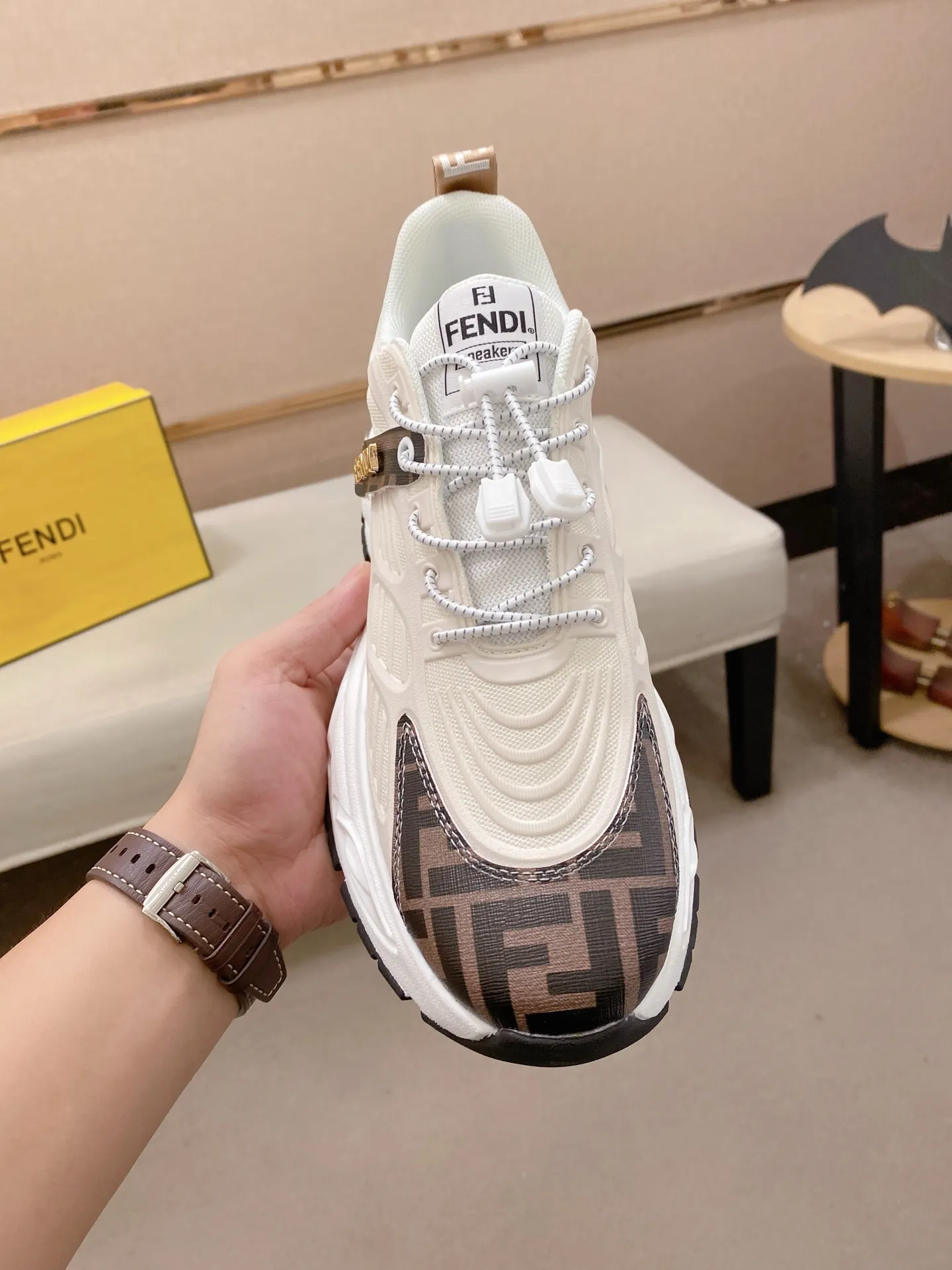 Men's shoes 💰 442💰 (fendi) New high-top 👊🏻 upper 🇮🇹 imported cowhide fabric 🇩🇪 lining imported breathable mesh lining. The original outsole is molded to highlight the identity of every man, and the upper foot is elegant and stable🚶🏻🚶🏻The high-end custom counters reproduce the original version📯No matter the wind or rain, the shoe last remains unchanged and can withstand the verification of time🔍️,🔵 Size: 38-44